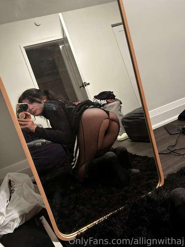 An unclothed version of this was just sent to your dms