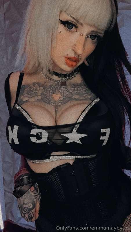 Don’t forget about me and subscribe for only $5 today only🖤🥹..