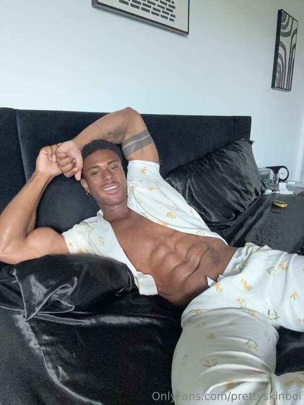 Would you kiss my abs? 💋
