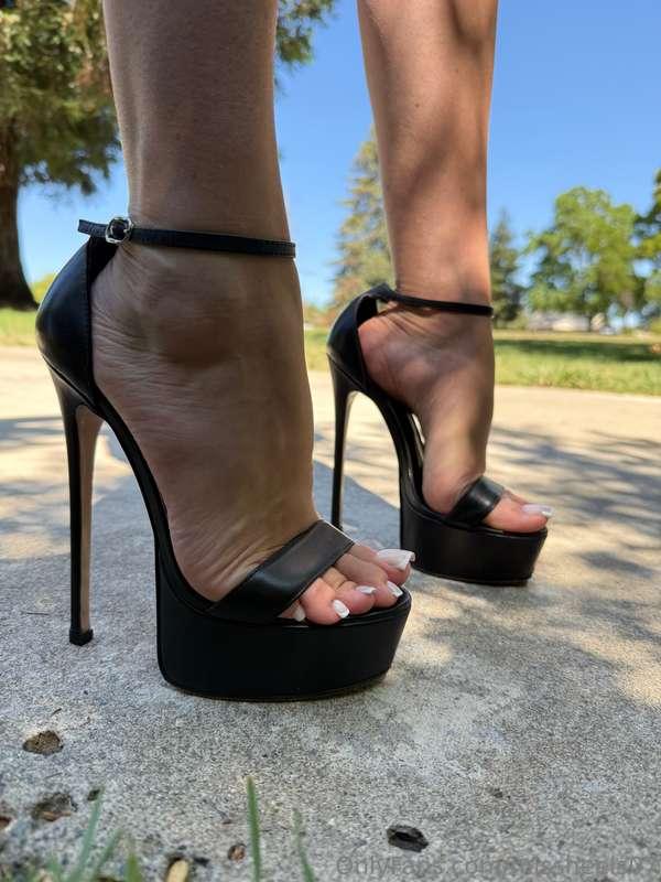 I love these heels and I have more pics 😍
