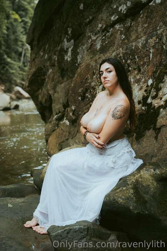 Uncovered in white
⛦
pc: @jazputin