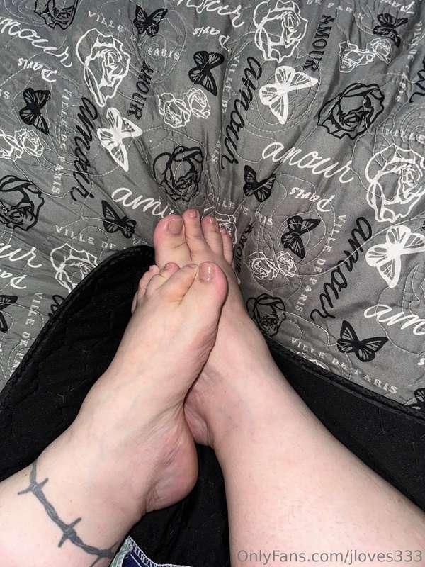 For a fatty I sure do love how my feet look they are so cute..