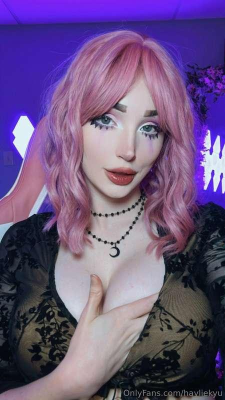 LIVE NOW ON TWITCH! 🩷 Cum see me & chat baby! 😘 (hayliekyu o..