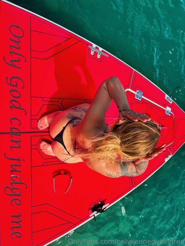 Rockin’ this boat and not even trying 😈