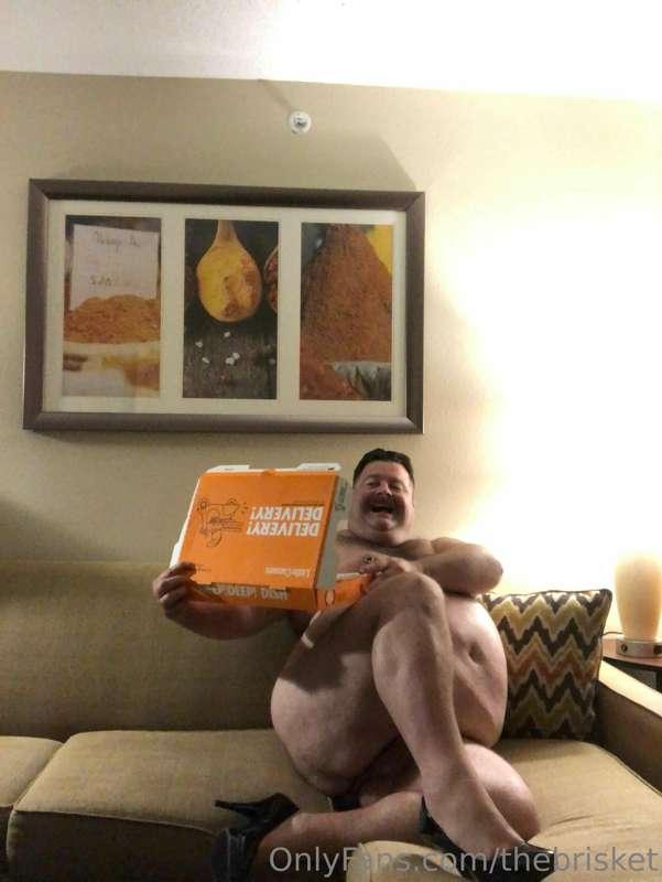 Who says pizza can't be sexy?!