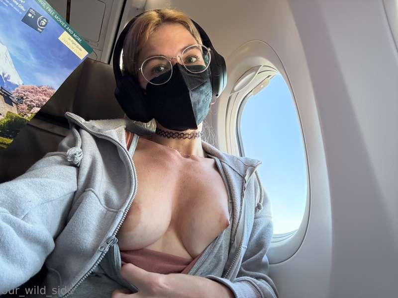 I was being sneaky on a full flight 🤭✈️This was such a quick..