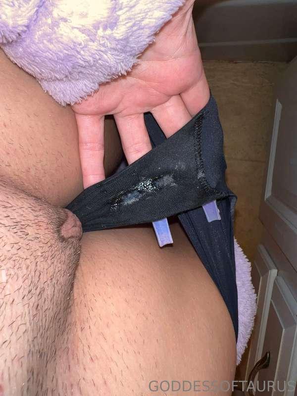 My panties get soaked so easily 😩