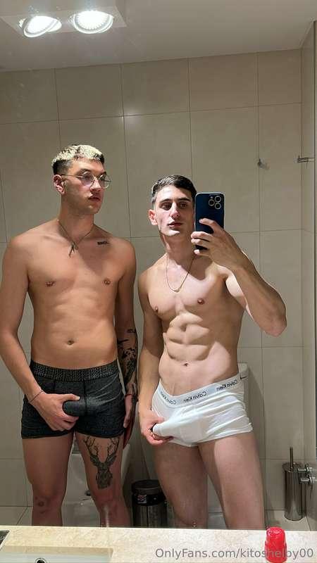Do you like your daddy's lumps?🤫🤭
Te gustan los bultos de tu..