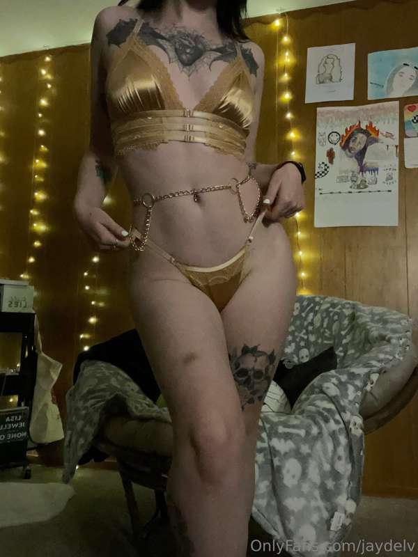 Gold to match the lights 😍