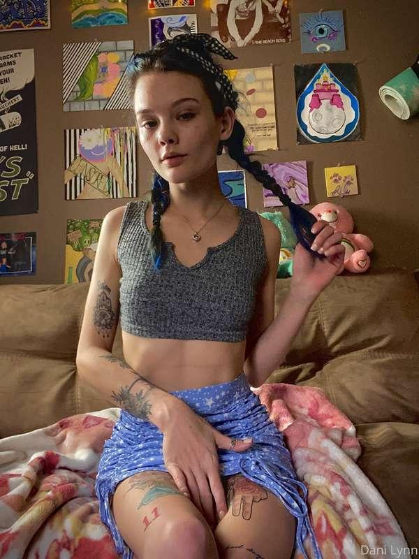 Little star girl 🧚🏼🥰 full photo set , booty jiggle video and..