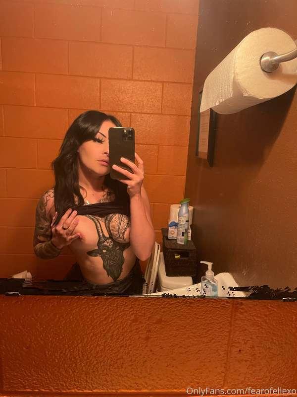 10 hour tattoo appointment 2day. LETS GET THIS SHIT ♥︎