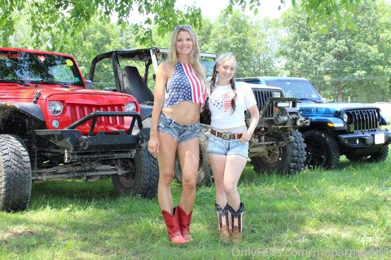 Jeep girls are the best girls to have around!
 ❤️🤍💙
Hbe a gr..