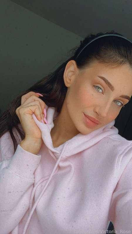 Pink vibes, like my pussys! wanna see it?