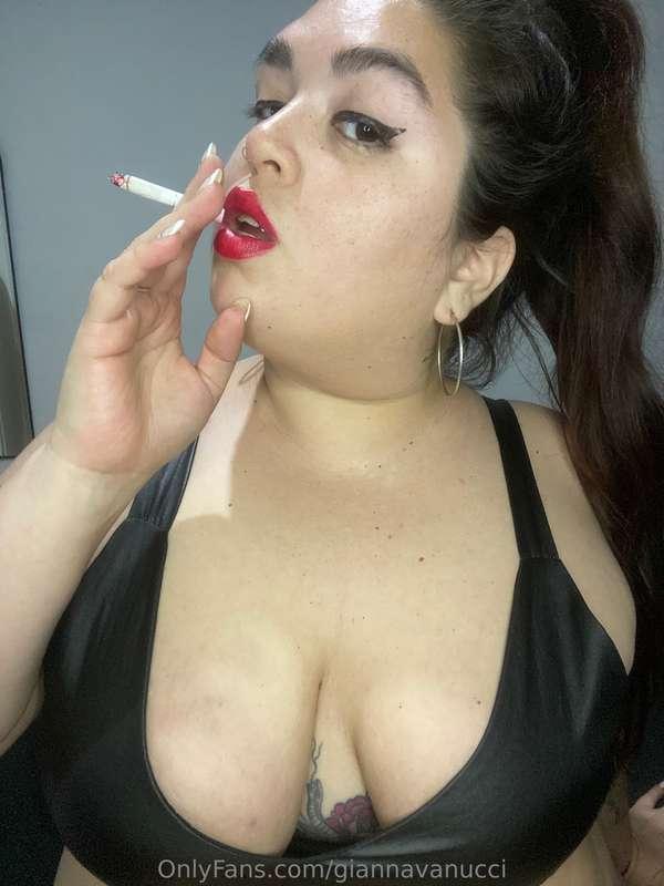 I love starting my day this way 💋😈