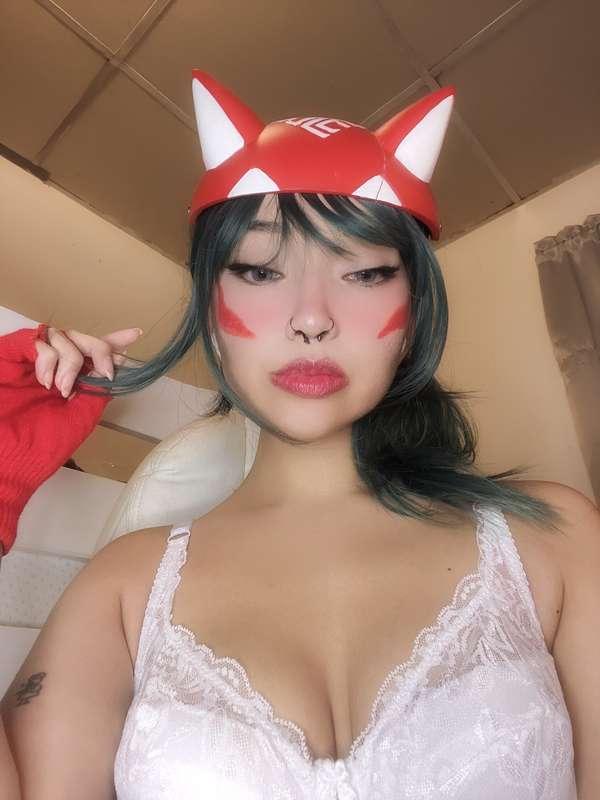let the kitsune guide you! 🦊 my 2nd fav champ, cosplaying my..