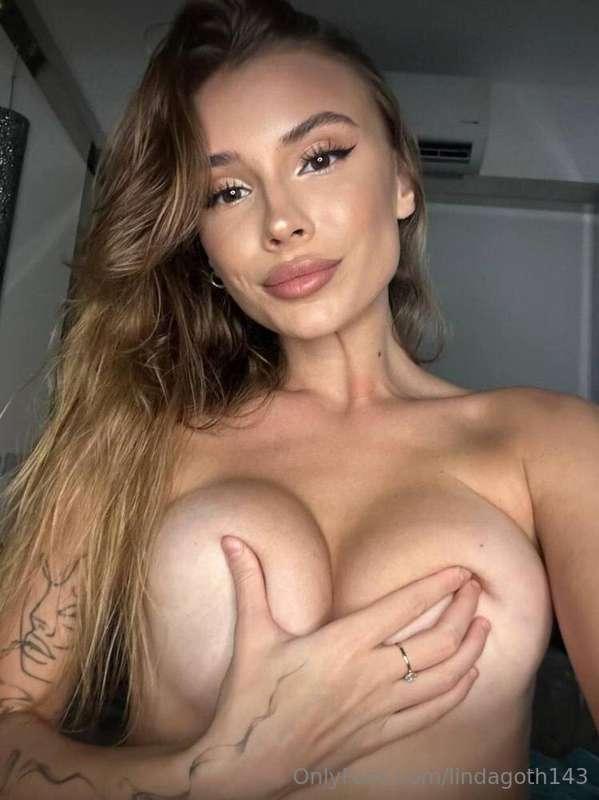 🍒 NATURAL BABY🍒 @maltivip loves style and getting cum on her..
