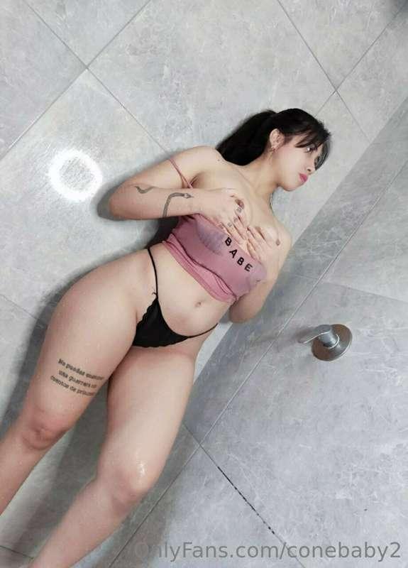 Hay un vídeito aquí en la ducha💦💦💦💦💦😋😋😋😋😋💦🥵🥵🥵🥵😈😈😈 si quieres..