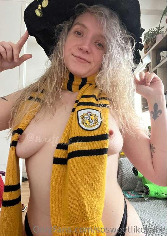 I’m your naughty Hufflepuff 🧙‍♀️
We could have a duel, who e..