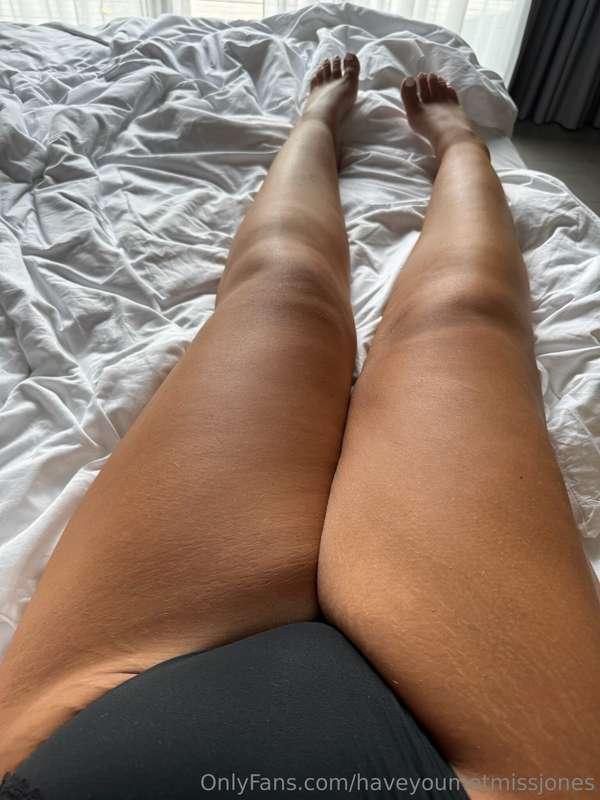 Legs closed.. Thoughts wiiide open 🤭