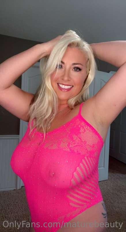 TITTY TUESDAY 😋
    *Tip $10*
Mama’s boob milk video
+ shaki..