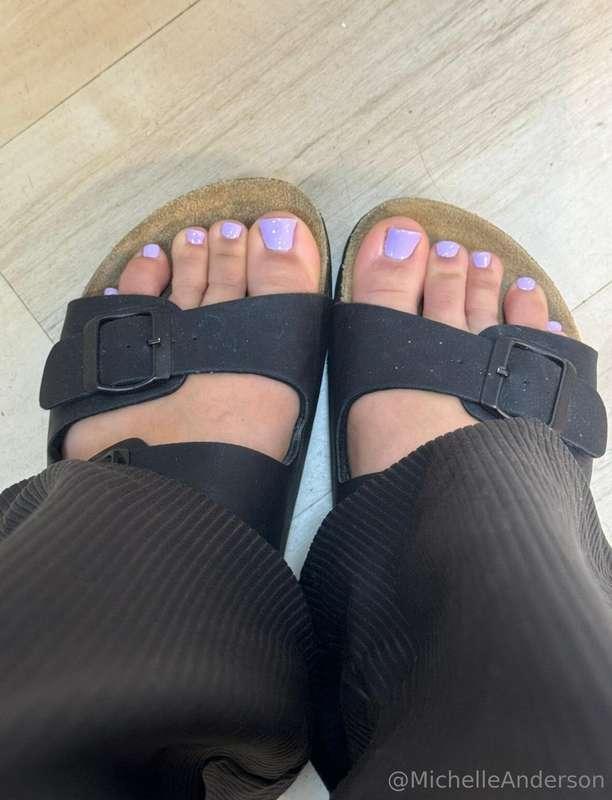 Are you into feet? 
Dm for some new contents 👣🤤