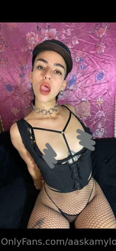 where are my most obedient submissives?🙇🏻 I love knowing tha..