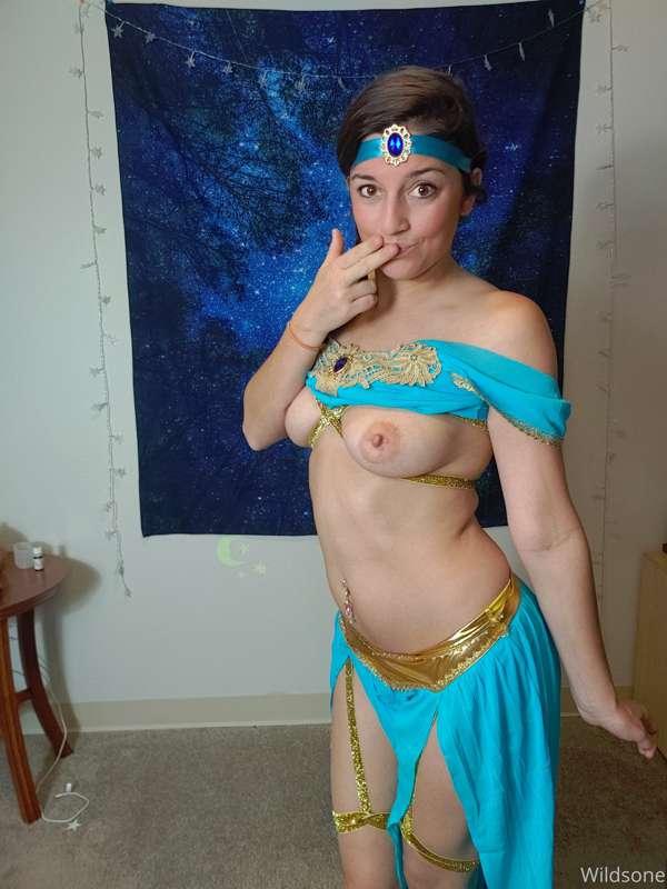 This outfit hurts to put on, but damn it looks good!