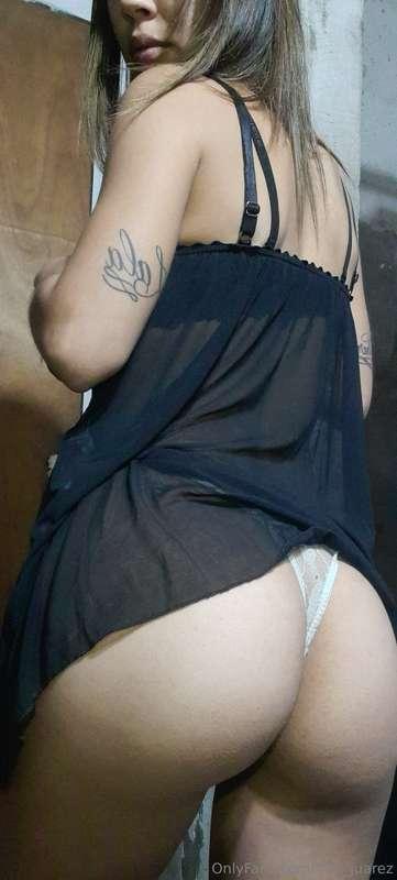 Do you dare to play with mommy? 🍑😛