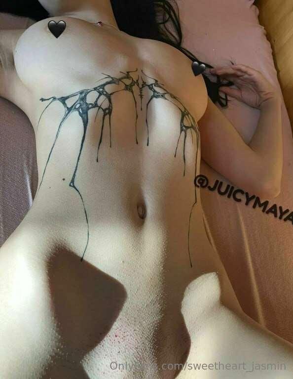 𝐒𝐪𝐮𝐢𝐫𝐭𝐢𝐧𝐠 𝐠𝐨𝐭𝐡 𝐠𝐨𝐝𝐝𝐞𝐬𝐭 💧
🖤 @juicymaya 🖤
𝙔𝙤𝙪𝙧 𝙙𝙖𝙧𝙠𝙚𝙨𝙩 𝙛𝙖𝙣𝙩𝙖𝙨𝙮..