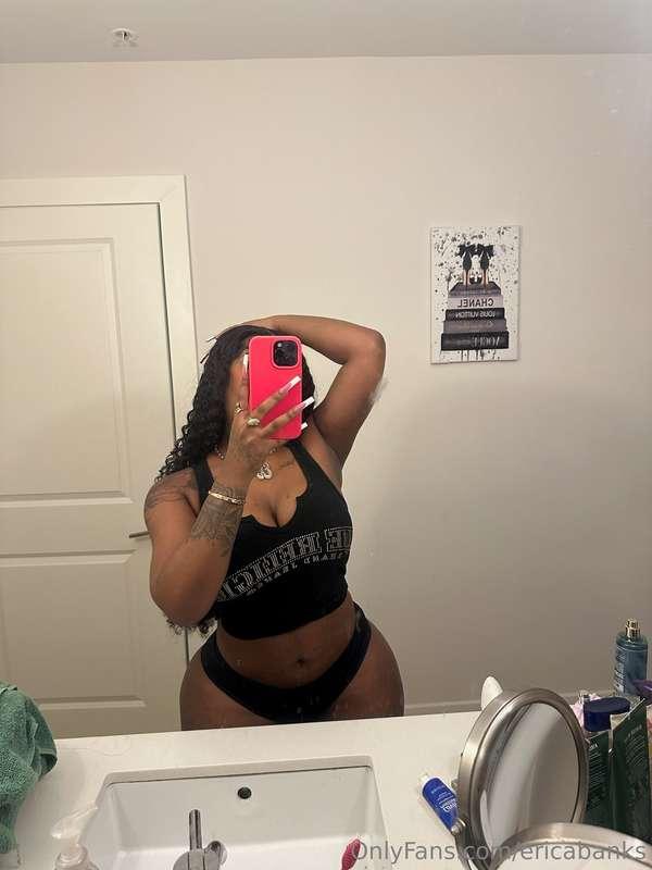 tits or ass daddy? lmk 👇🏾