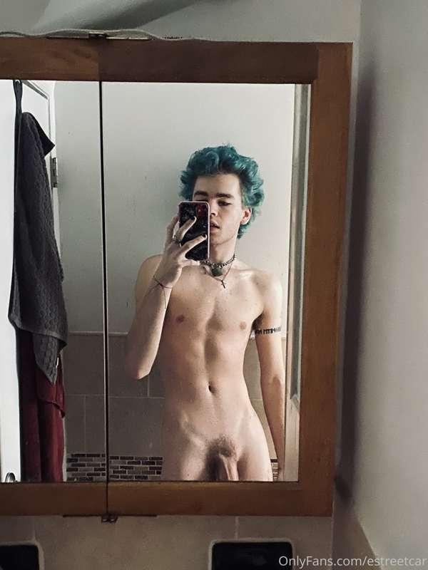 I’d be lying if I said I didn’t miss my blue hair (also igno..