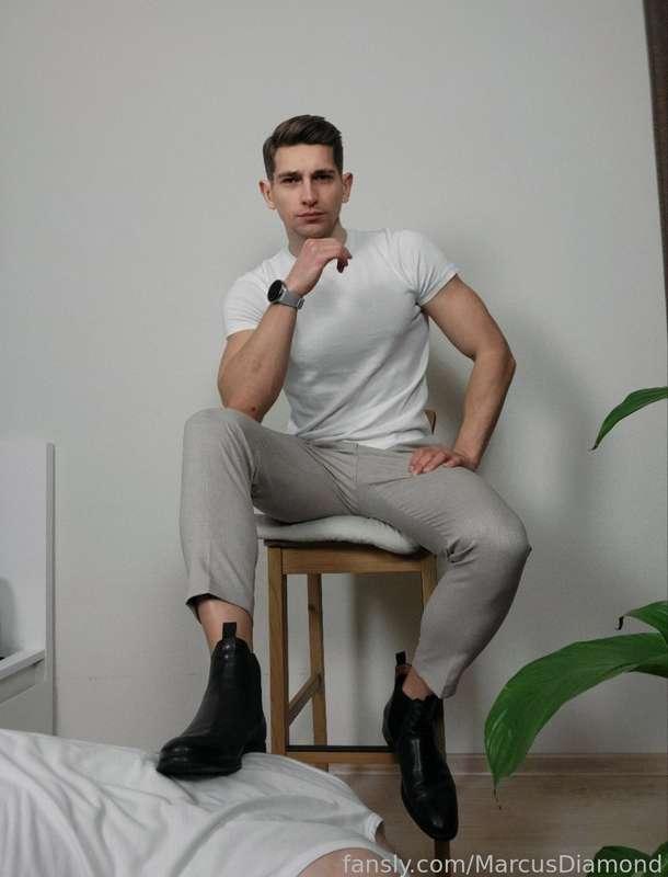 Take the right posture for your Master!
