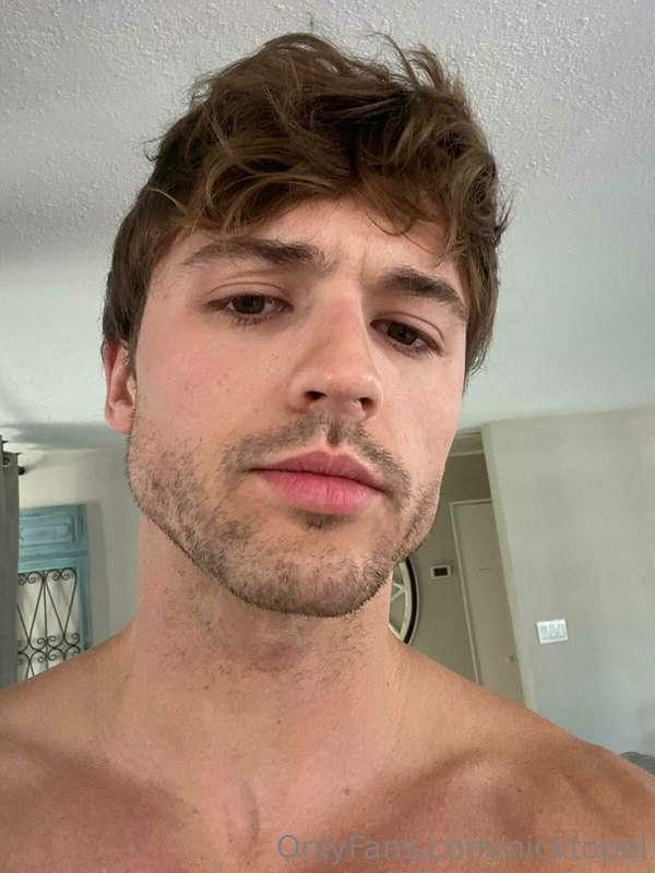 Trying to grow my first beard 🧔‍♂️ lol.
