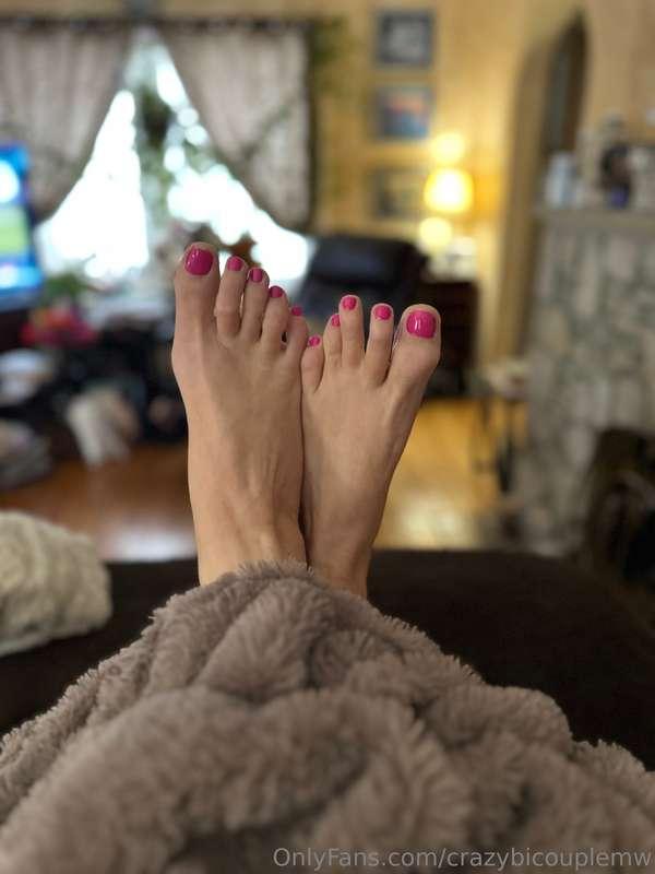 Courtesy naked toes pic… butt ass naked toes