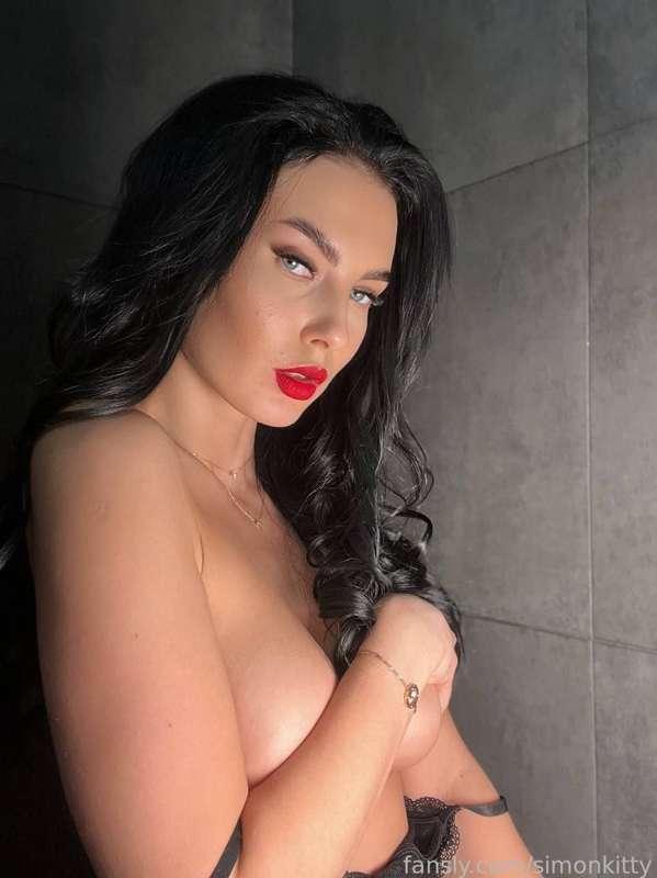 Are my tits good enough for you? 😋

 #naked #nude #brunette #fyp #custom #ad #bigtits #horny #bigass #newmodel 
