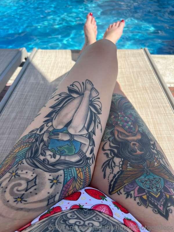 Lounging by the pool 💦🍓And had a Blast playin on this Big as..