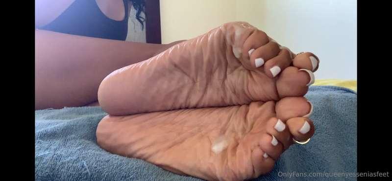 queenyesseniasfeet image #0