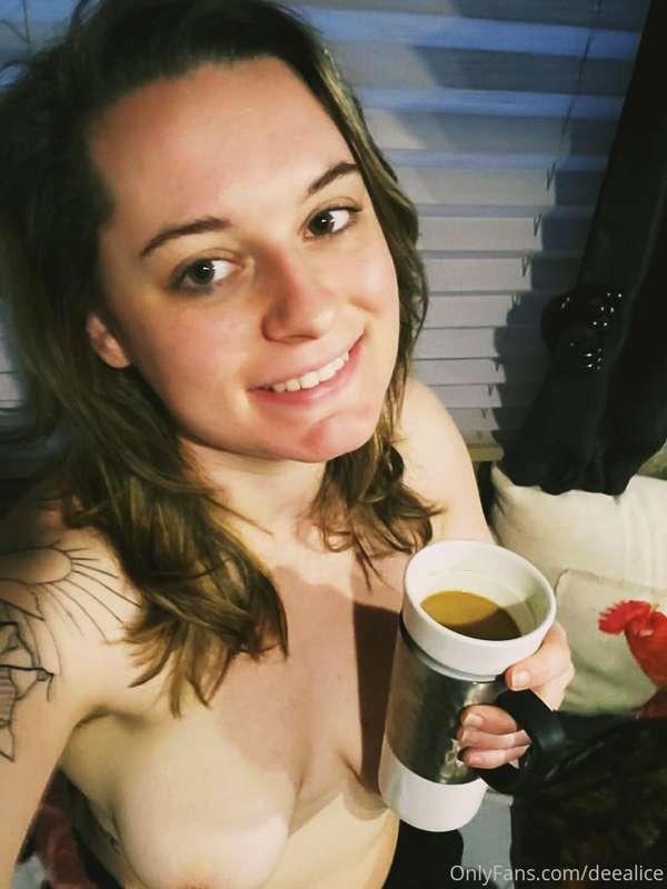 Happy Sunday! Here's a flirty photo of my morning coffee rou..