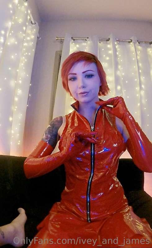 Do you like my new latex outfit?