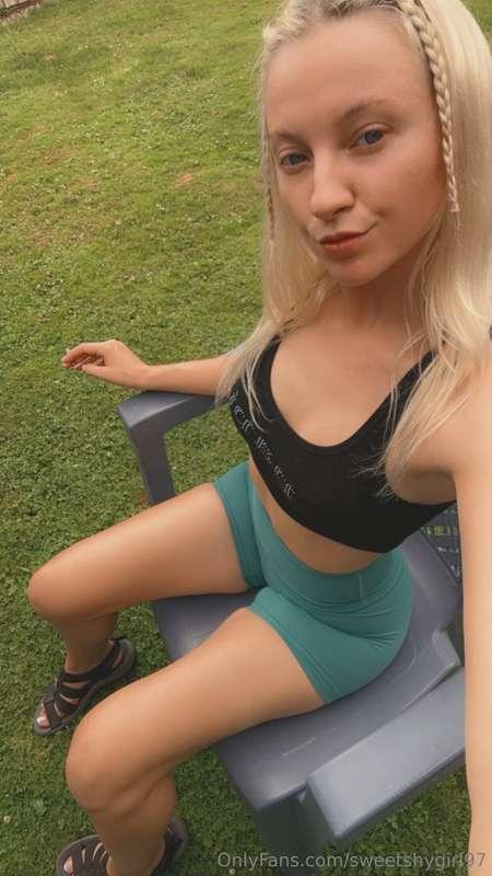 I like mine super freaky, gotta suck these tits & toes😋