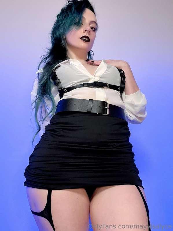 How badly do you want to see up my tight little skirt? 🫢