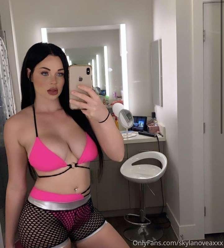 Titties are sitting, I know you wanna see them out 😘