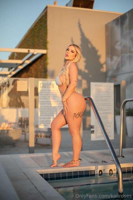 How do you like my curves? 😘