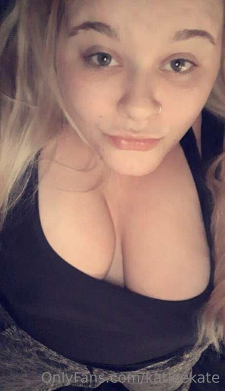 Come lay in bed with me all day 💋