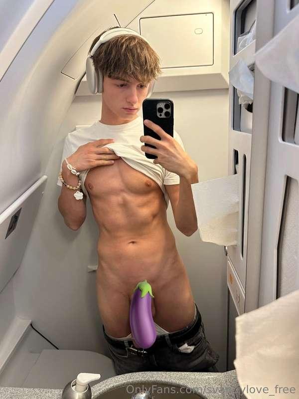 my third leg is bulging in the airplane, help me bust a load..
