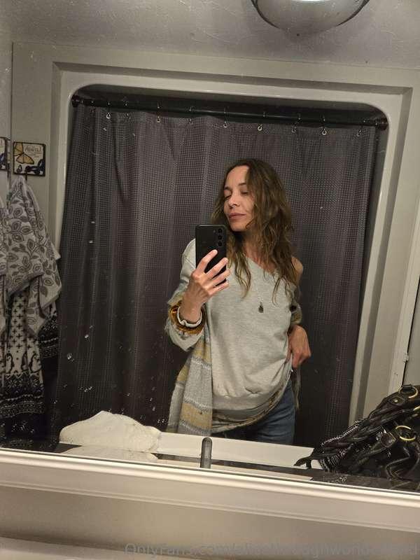 Last night 🌙✨️ was wonderful! We smoked tons of weed and lis..