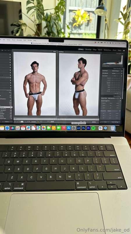 Damn there are so many hot pics of Elliott Brady that I have..