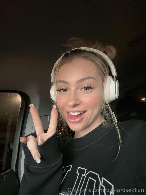 How's your weekend going so far?💗 