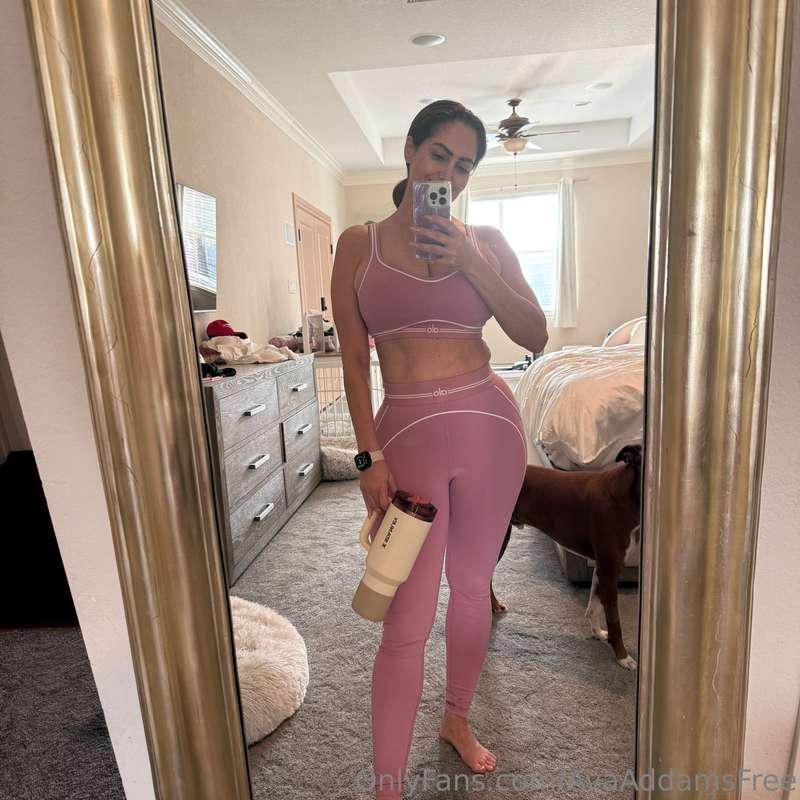 Are you going to help Mommy work up a sweat? @avaaddams 