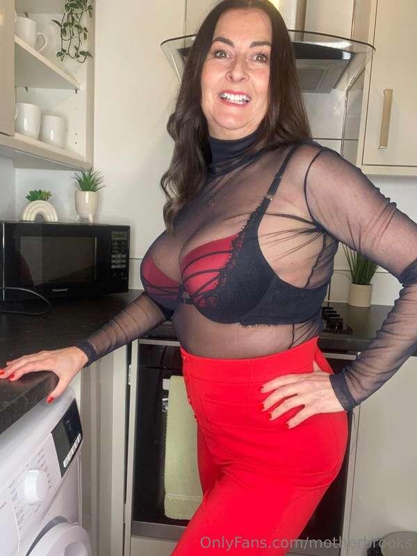 MILF MONDAY - SEXY STEP MUM ❤️